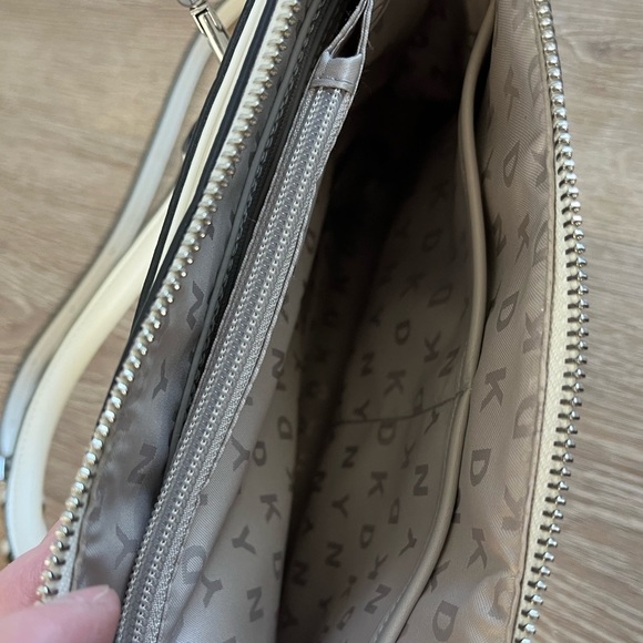 DKNY Dome faux Leather tote bag satchel soft white w/blue & red stripe. 2021 - Picture 4 of 10